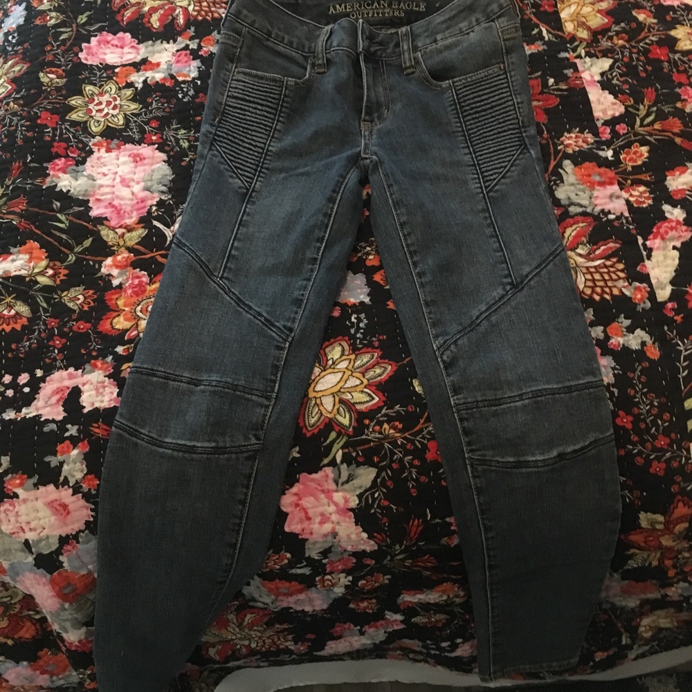 Detailed jeans: like new!